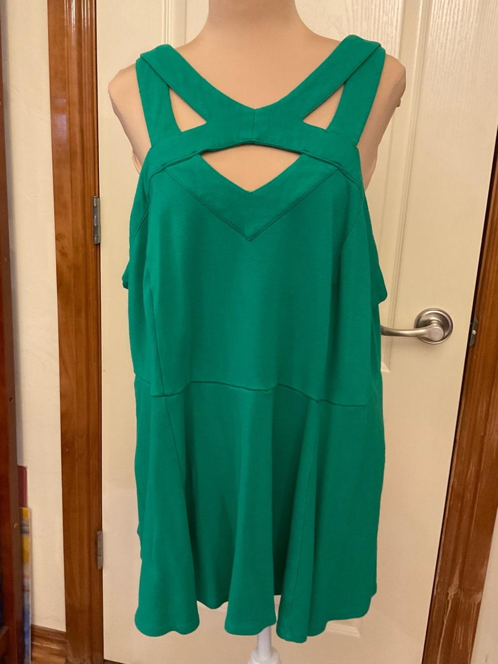 Torrid Emerald Green Strappy Cutout Tank Top Size 4 (26 or 3X)